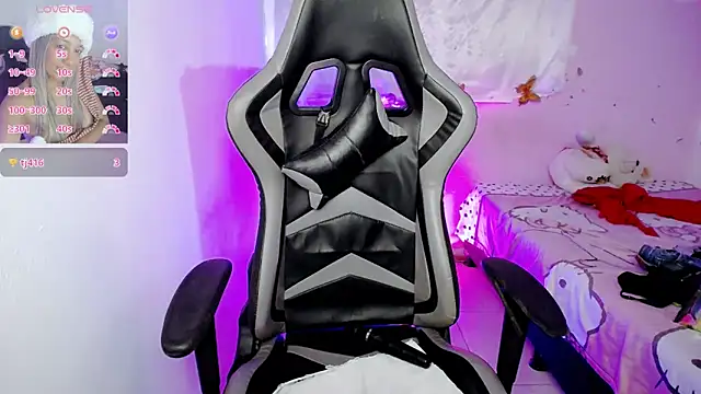 ninatiny online show from March 17, 2025, 2:12 pm