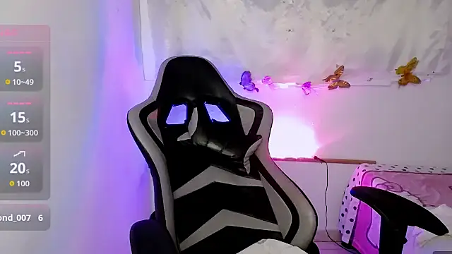 ninatiny online show from November 18, 2025, 9:25 am