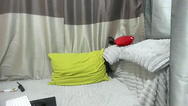 jessystarr online show from November 14, 2025, 6:17 pm