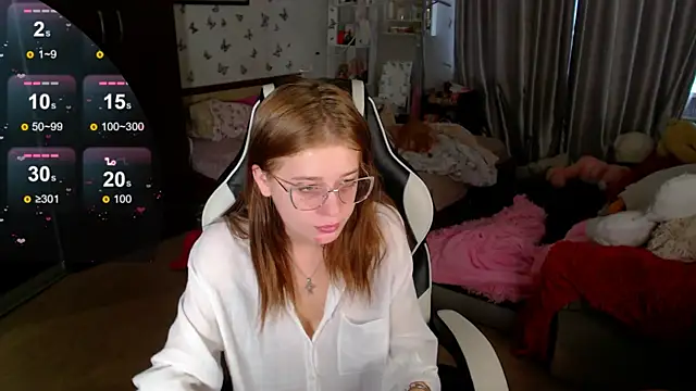 Kira honeyy online show from April 12, 2026, 6:40 am