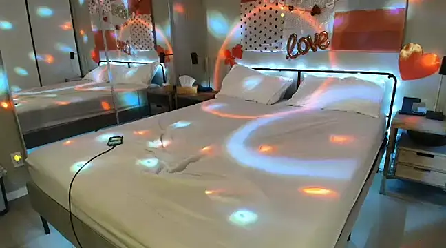 MikyFoxx online show from February 14, 2025, 9:13 am