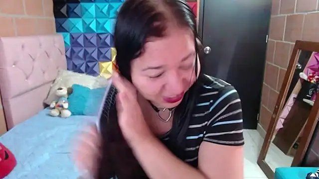 katifoxx online show from February 8, 2025, 4:36 pm