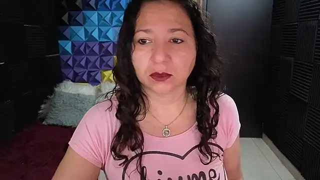 katifoxx online show from October 28, 2025, 2:31 pm