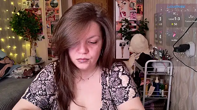 cutewhip online show from April 22, 2026, 1:23 pm