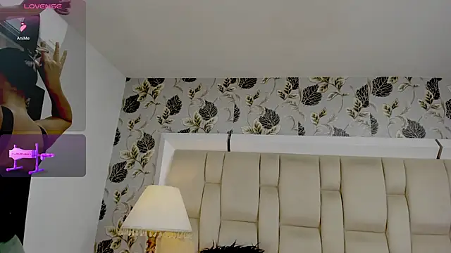 zarahdivousi online show from February 15, 2025, 7:28 pm