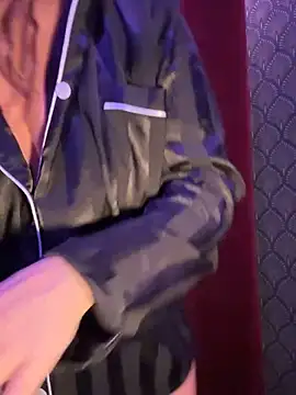 Clara-xoxo online show from December 7, 2024, 11:23 pm