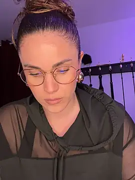 Clara-xoxo online show from March 4, 2025, 8:27 pm