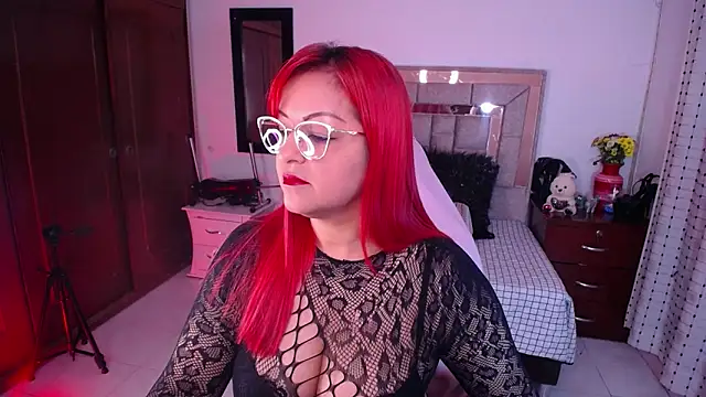 salomecastro  online show from February 11, 2025, 3:18 am