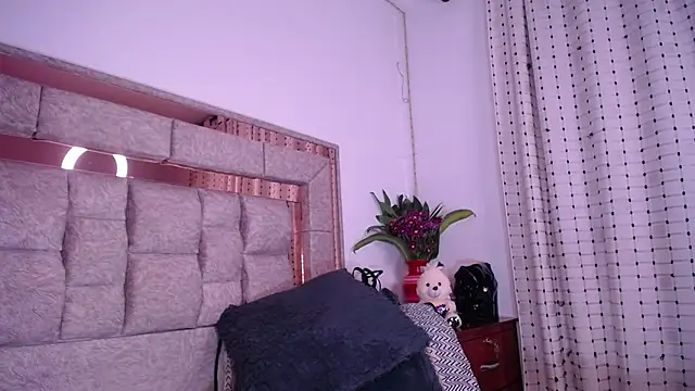 salomecastro  online show from March 1, 2025, 9:40 am