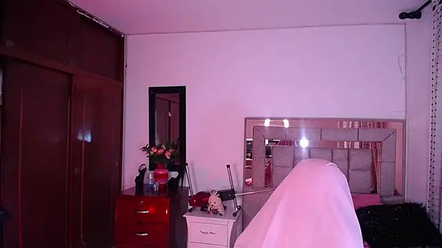 salomecastro  online show from March 22, 2025, 12:39 am