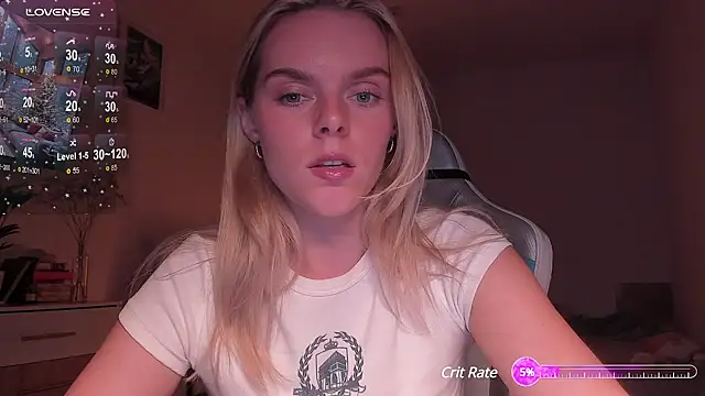 Snapshot of CharliSweet chatting on December 19, 2024, 4:24 pm CharliSweet online show from December 19, 2024, 4:24 pm