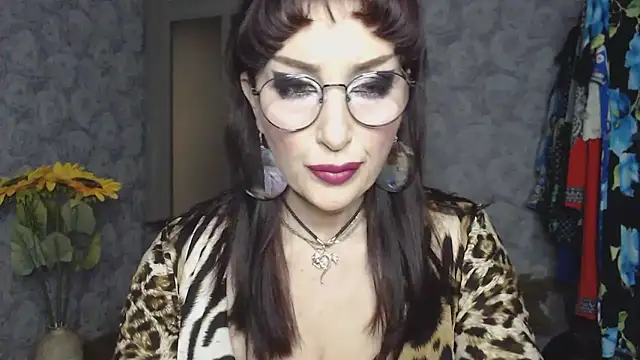 Aziza1 online show from April 18, 2026, 1:04 pm