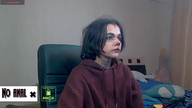 Dark  Elf online show from November 11, 2025, 10:21 pm