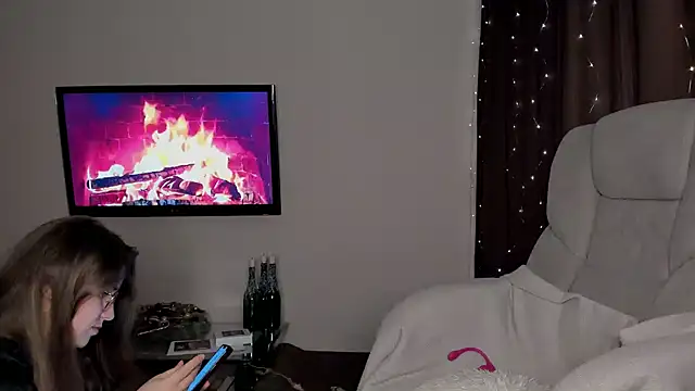 SeasonalSomeone online show from February 8, 2025, 4:57 pm