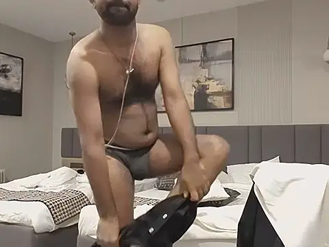 hotindianstud online show from September 13, 2025, 1:22 pm