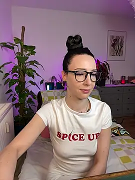 Trixie-Tainted online show from March 17, 2025, 11:00 am