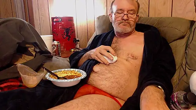 snickers1 online show from November 28, 2025, 2:31 pm