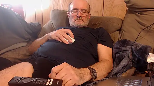 snickers1 online show from April 12, 2026, 2:11 pm