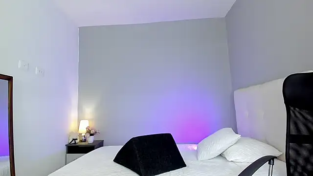 NataliaBuiles online show from March 12, 2025, 5:28 pm