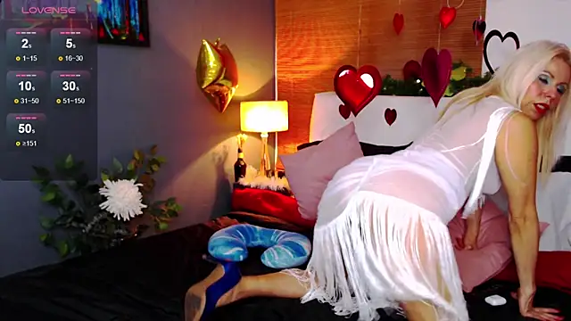 Luci evans online show from February 19, 2025, 1:18 am