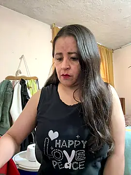 latinfemale online show from November 30, 2025, 10:14 pm