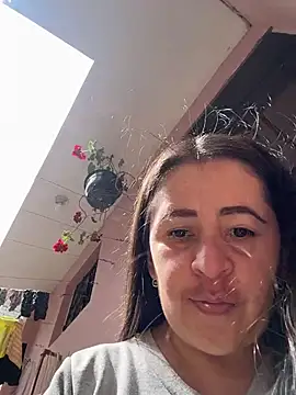 latinfemale online show from May 18, 2026, 6:47 pm