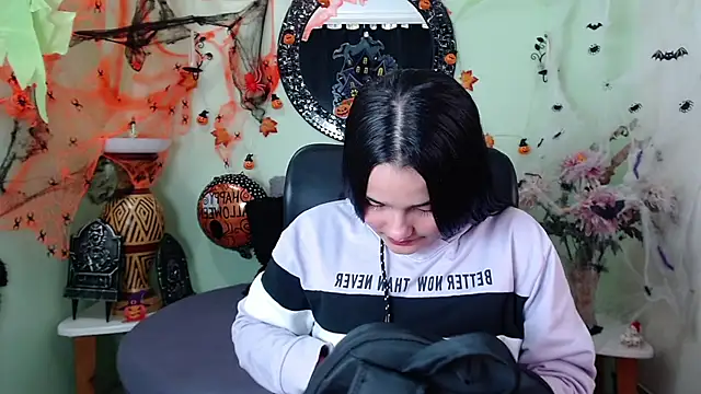 DestinyHills online show from October 27, 2025, 12:09 pm