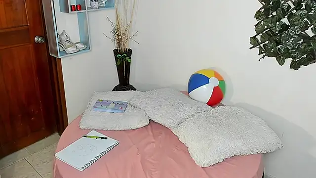 DestinyHills online show from April 8, 2026, 12:16 pm