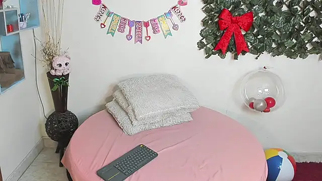 DestinyHills online show from April 18, 2026, 12:31 pm