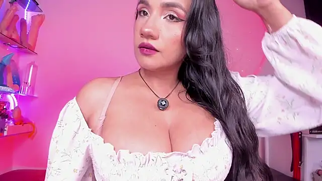 Snapshot of christymilkk chatting on November 19, 2025, 12:43 am christymilkk online show from November 19, 2025, 12:43 am