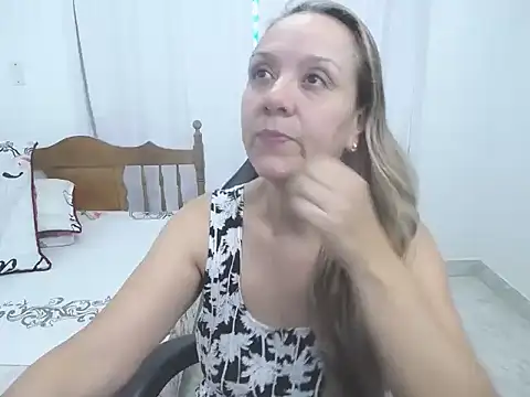 yeslluisa online show from October 11, 2025, 5:55 pm