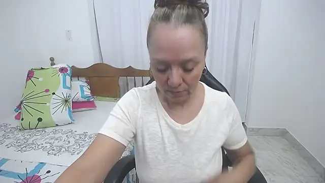 yeslluisa online show from November 15, 2025, 4:47 pm