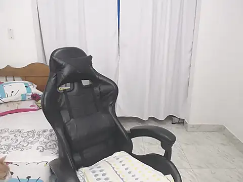 yeslluisa online show from November 27, 2025, 11:23 am