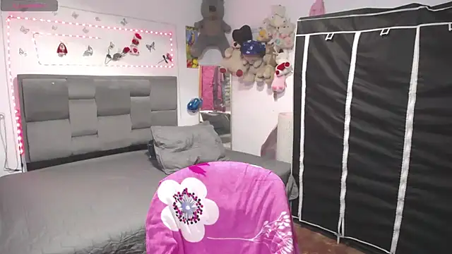 Sharloth milf online show from May 17, 2026, 9:11 pm