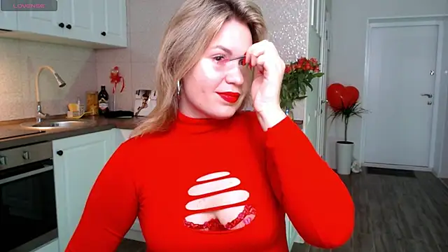 HotTiffani online show from March 6, 2025, 10:20 am