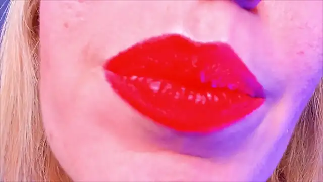 HotTiffani online show from February 4, 2026, 9:15 am