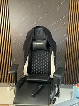 KellyBrooklyn  online show from October 28, 2025, 3:14 pm