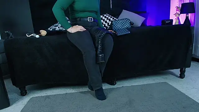  Jade 16 online show from October 23, 2025, 11:42 am