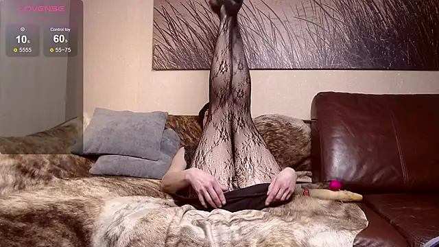 ElizabethLong online show from February 2, 2026, 7:01 pm