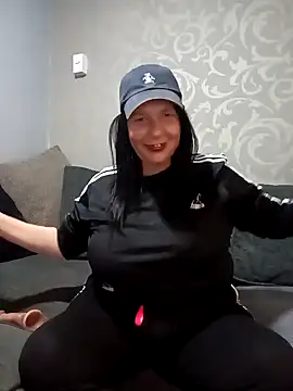 Snapshot of Leanne43 chatting on February 18, 2025, 10:25 pm Leanne43 online show from February 18, 2025, 10:25 pm