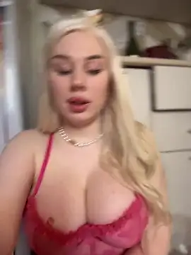 Snapshot of LaraHollywood chatting on January 19, 2025, 7:36 am LaraHollywood online show from January 19, 2025, 7:36 am