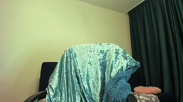 Angelaroberti3 online show from December 16, 2024, 1:43 pm