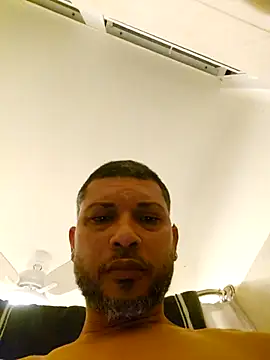 Snapshot of tropikboy chatting on December 4, 2025, 10:02 am tropikboy online show from December 4, 2025, 10:02 am