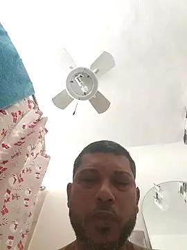 Snapshot of tropikboy chatting on December 14, 2025, 12:43 pm tropikboy online show from December 14, 2025, 12:43 pm