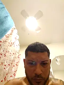 Snapshot of tropikboy chatting on December 17, 2025, 9:48 am tropikboy online show from December 17, 2025, 9:48 am