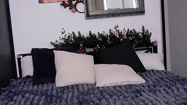 Ashley Ross  online show from December 22, 2024, 7:44 am