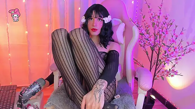 rosseblondee online show from April 20, 2026, 11:28 pm