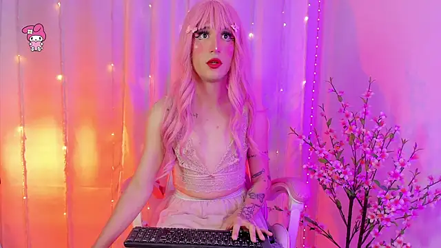 Snapshot of rosseblondee chatting on June 17, 2026, 7:48 pm rosseblondee online show from June 17, 2026, 7:48 pm