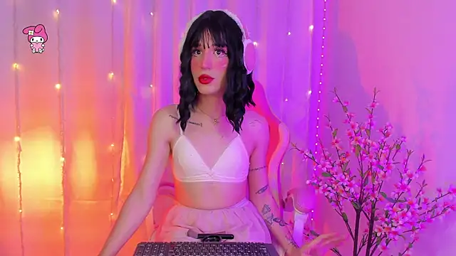 Snapshot of rosseblondee chatting on June 18, 2026, 10:14 pm rosseblondee online show from June 18, 2026, 10:14 pm