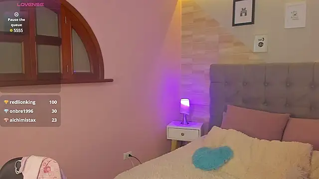  Abril W online show from February 2, 2025, 10:39 pm